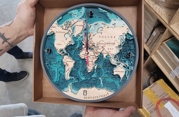 Объемные деревянные карты морских глубин из Приморья вышли на экспорт благодаря краевой поддержке 