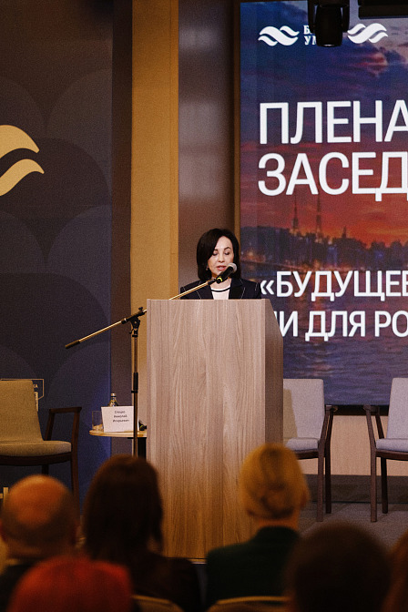 Более 1000 участников, ИИ как новая инфраструктура и запуск женского клуба: во Владивостоке прошёл V форум «Бизнес у моря»