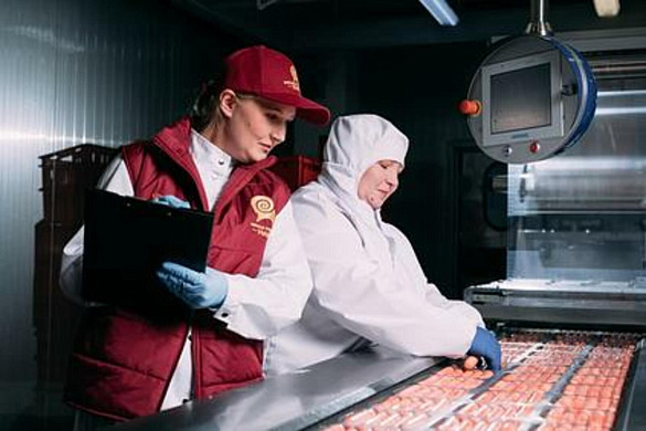 Мясоконсервной комбинат в РБ увеличит выработку упаковки сосисок на 30%